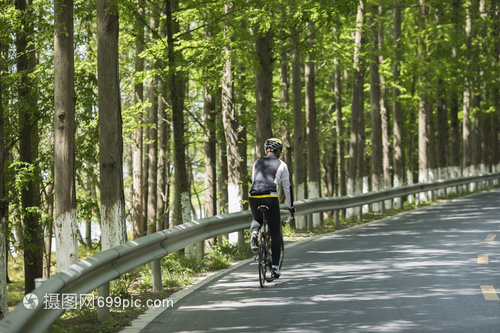 致敬未知完成亿元融资阿里、创维、联想联手押注AI运动眼镜(图1)