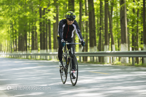 千问AI眼镜G1开售3小时登顶智能眼镜热销榜(图1)