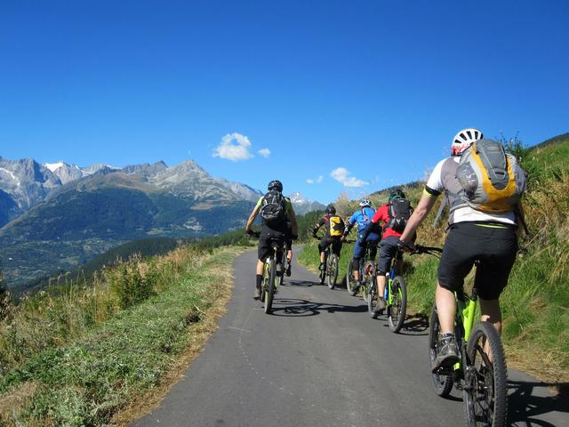 春日出游升温带动户外装备热销(图1)