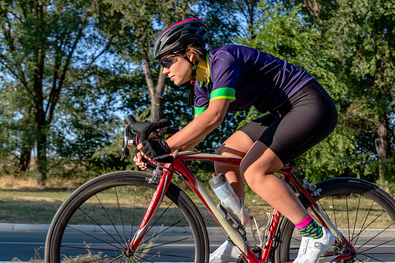 户外运动渐成大众体育新风尚(图1)