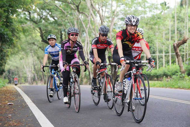 黄晓明就“带9岁儿子上路骑行”致歉:会到相关交警部门接受处罚和批评教育(图1)