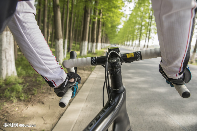 骑行露营正当时户外消费点燃春日活力(图1)