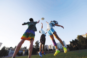 天河区残障运动会温情满满志愿者助力学员快乐成长(图1)